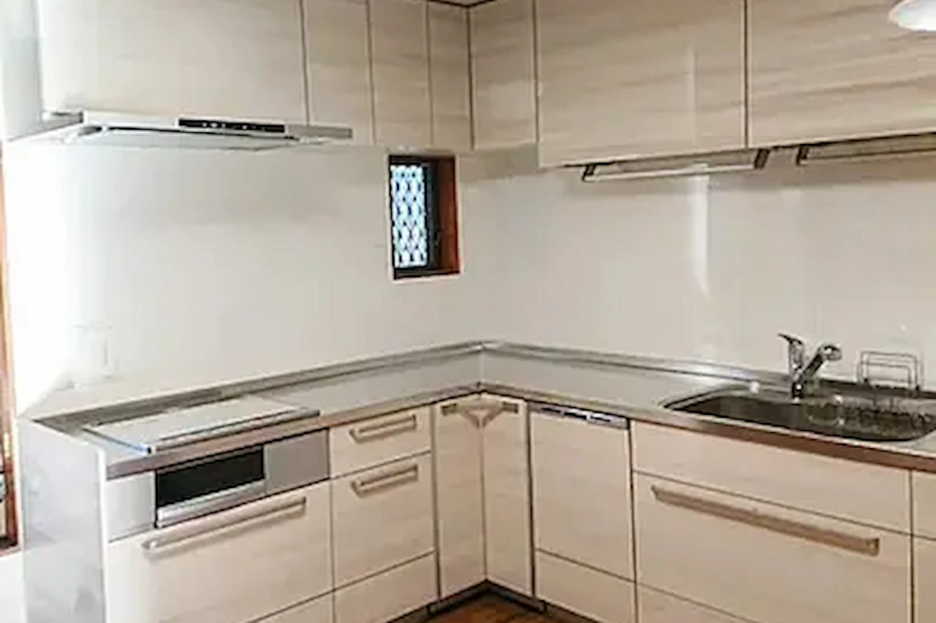 事例8:明るく収納力が高いキッチンに