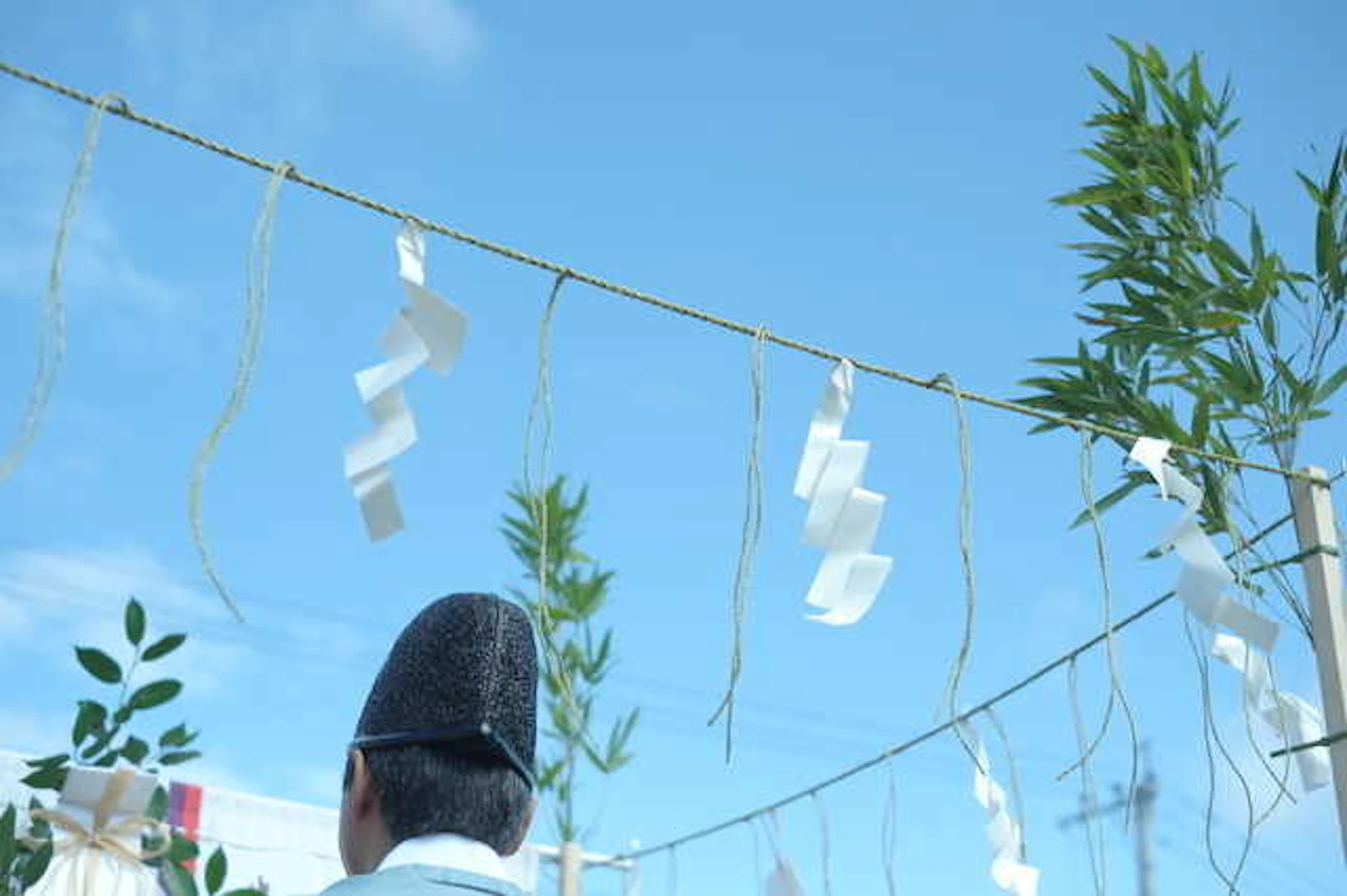 サムネイル:家の解体ではお祓いをするべき?お祓いの必要性や流れ・費用から自分でお祓いする方法まで徹底解説