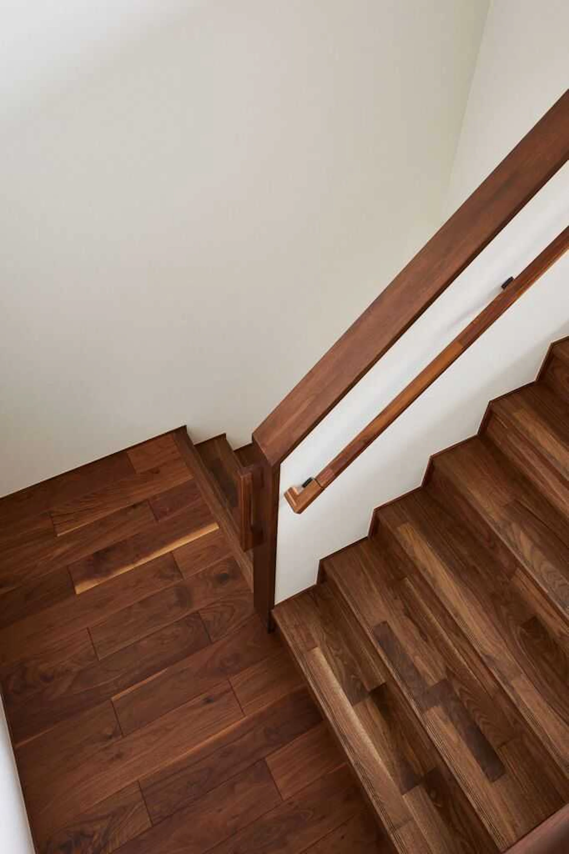 銘木無垢階段・手摺