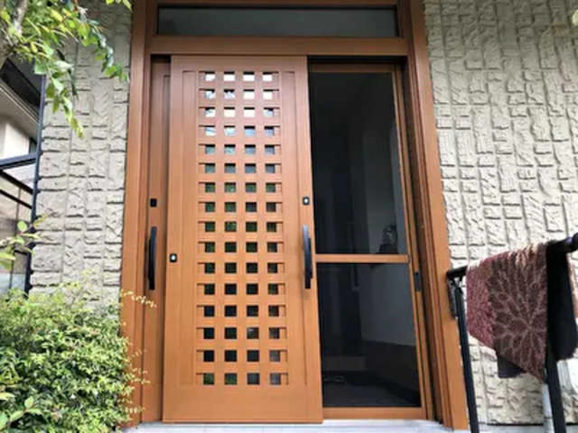 事例4:1日でできる玄関の引き戸交換