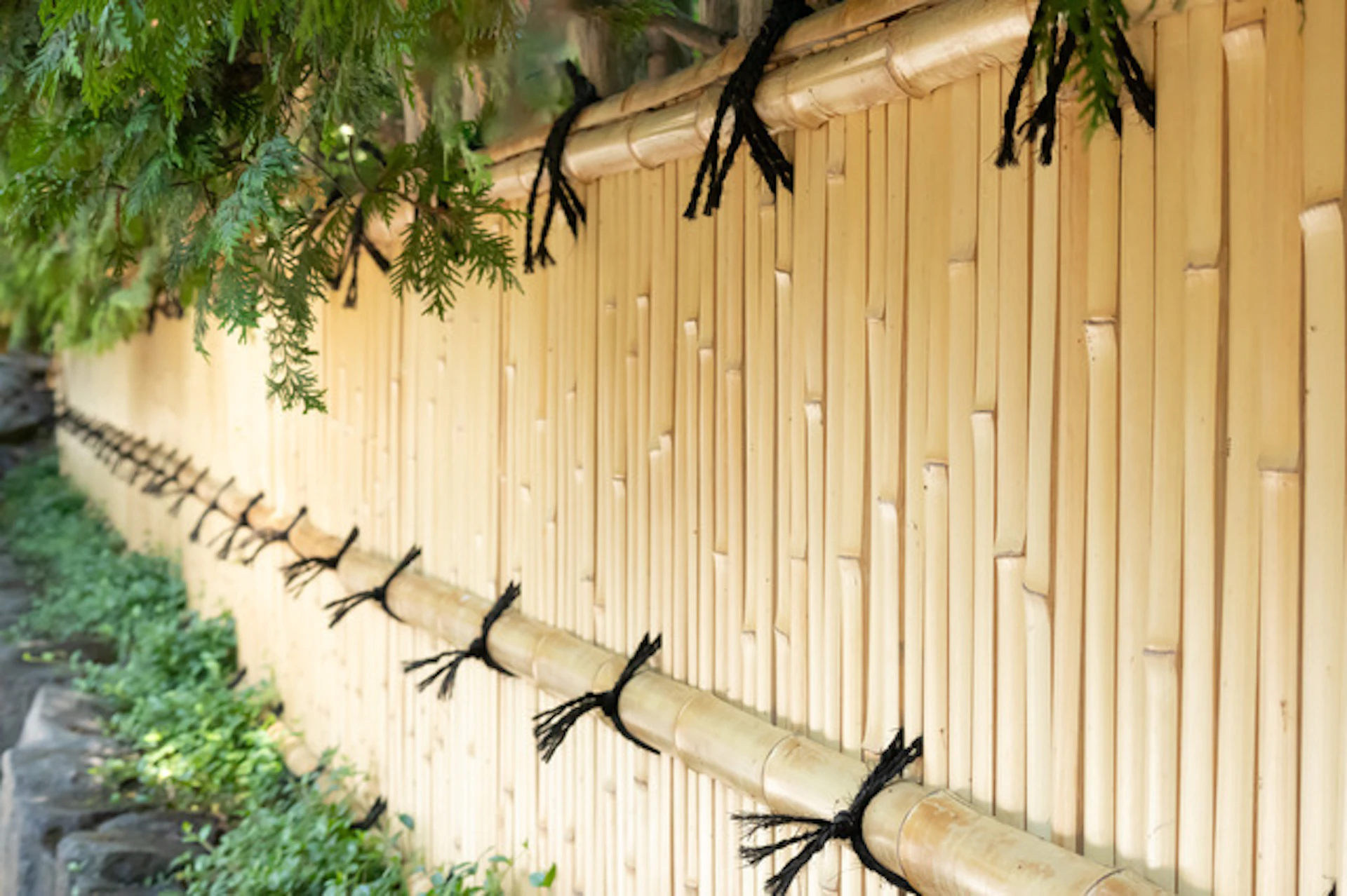 竹垣で雰囲気作りと目隠しが可能です