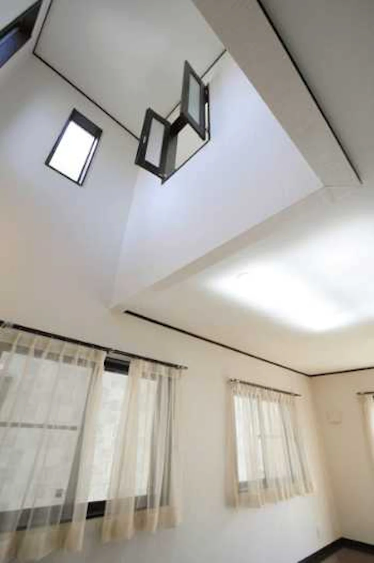 空気が低い所から高い所へ流れる