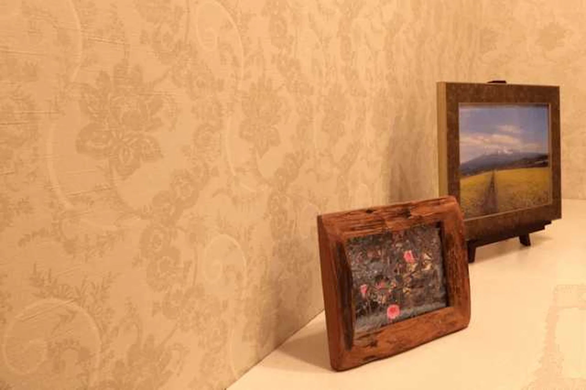 来客が多いご家庭なら高級感のあるクロスを