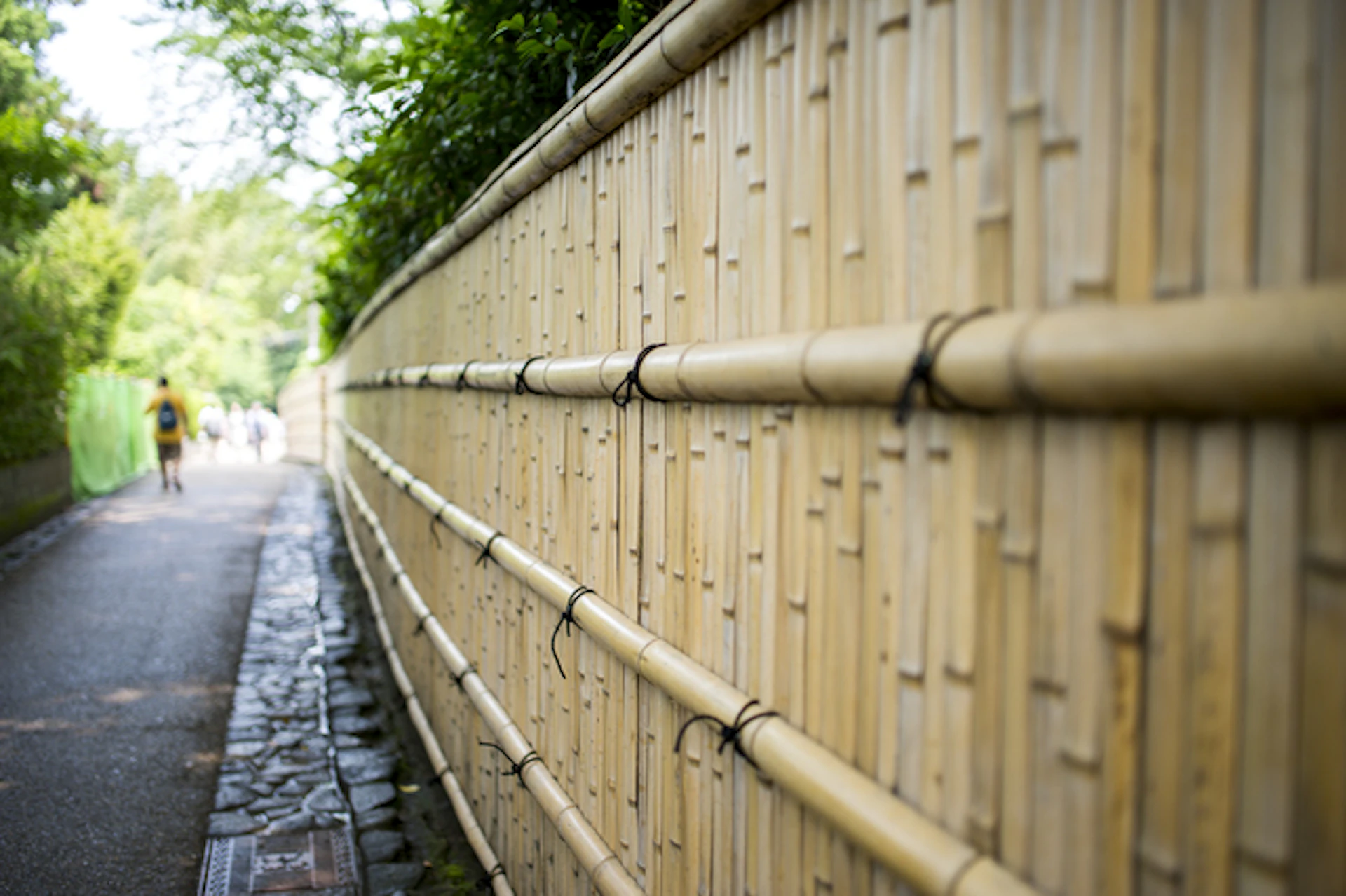 竹垣の2つの種類は、透かし垣と遮蔽垣