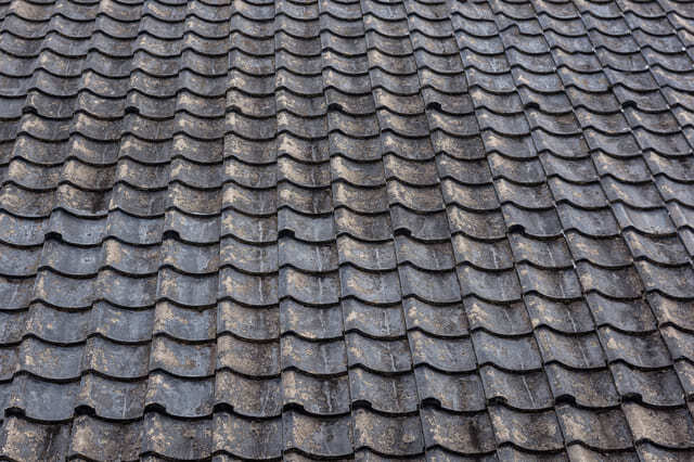 セメント瓦の屋根は塗装が必要？塗り替え・メンテナンスのタイミングを