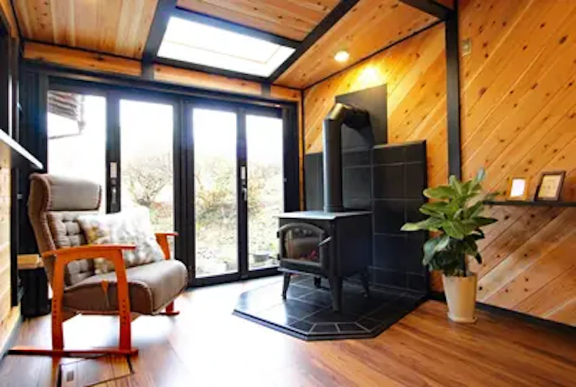 ヨネダリフォーム 「暖炉のある家 こだわりのキッチン玄関長年の夢を叶える改修工事」