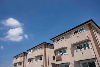 アパートの外壁塗装費用相場と耐用年数を詳しく解説!