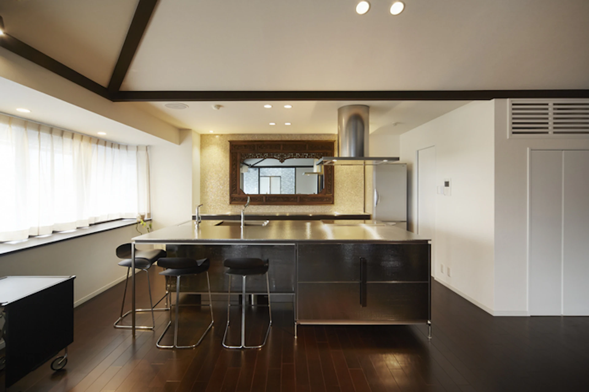 施工例2：キッチン囲む団らん空間