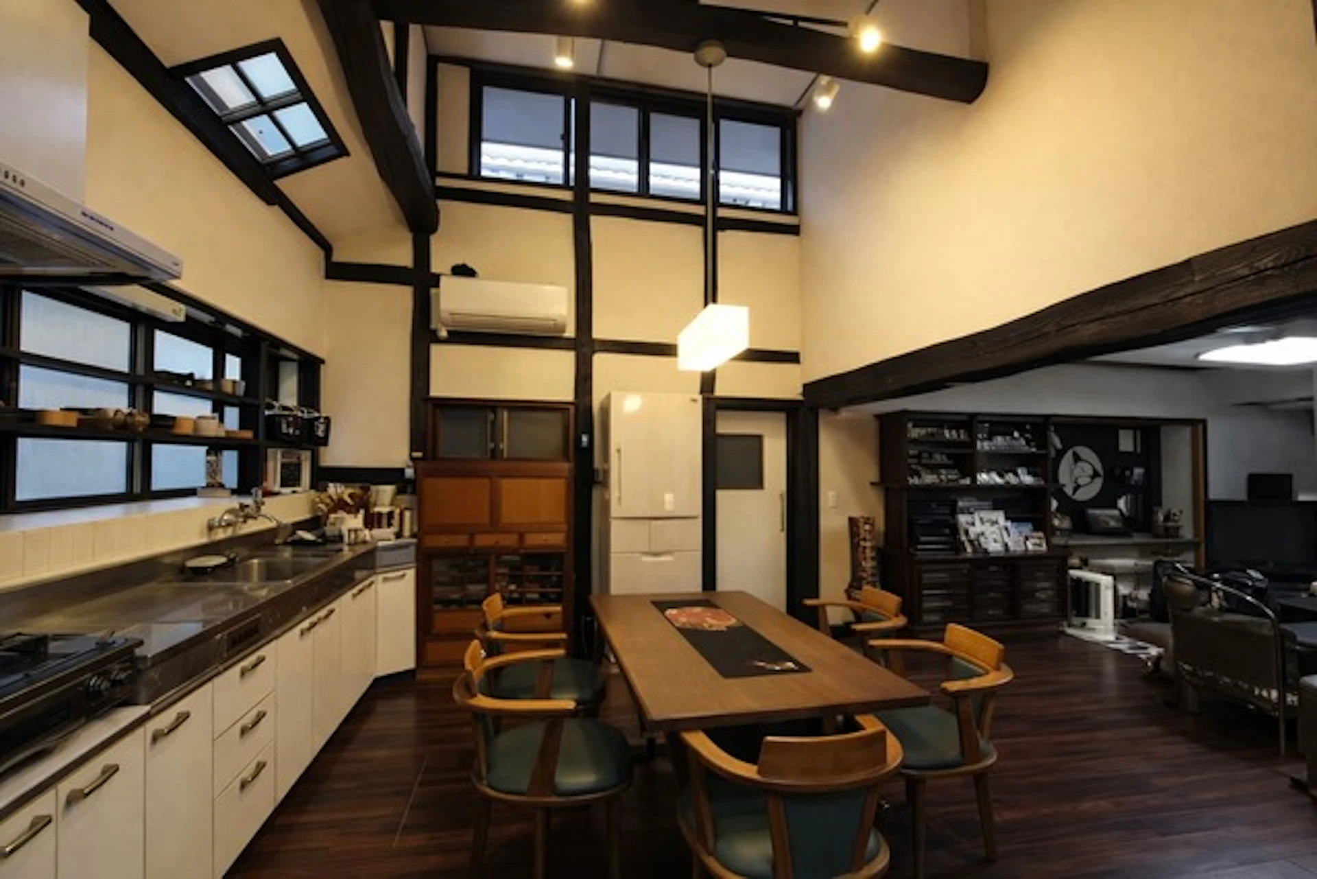 事例7：太い梁を活かした古民家の風情があるリフォーム