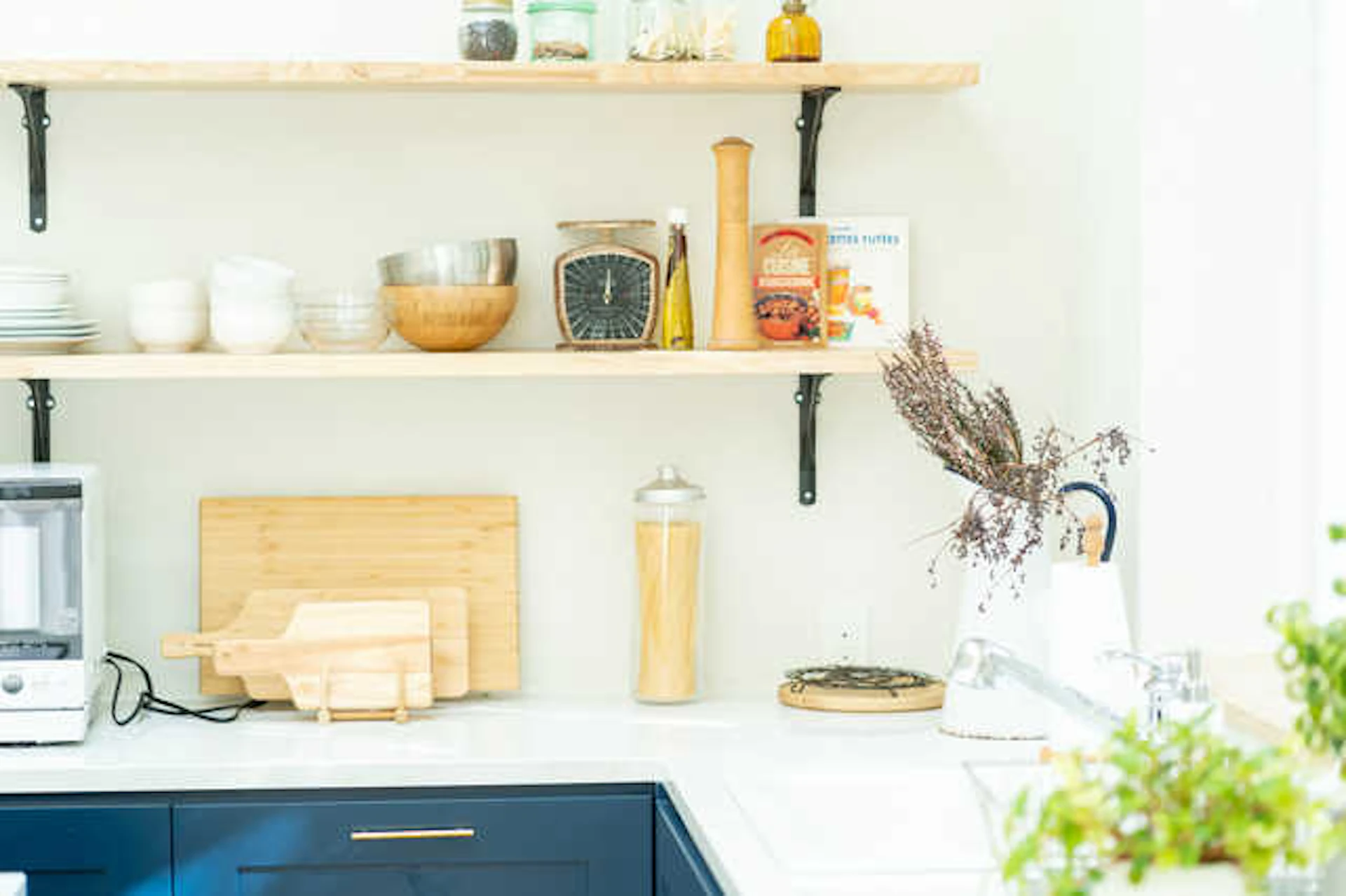 キッチンの高さを調整したい！高さを変更する費用、身長から考える標準サイズは？