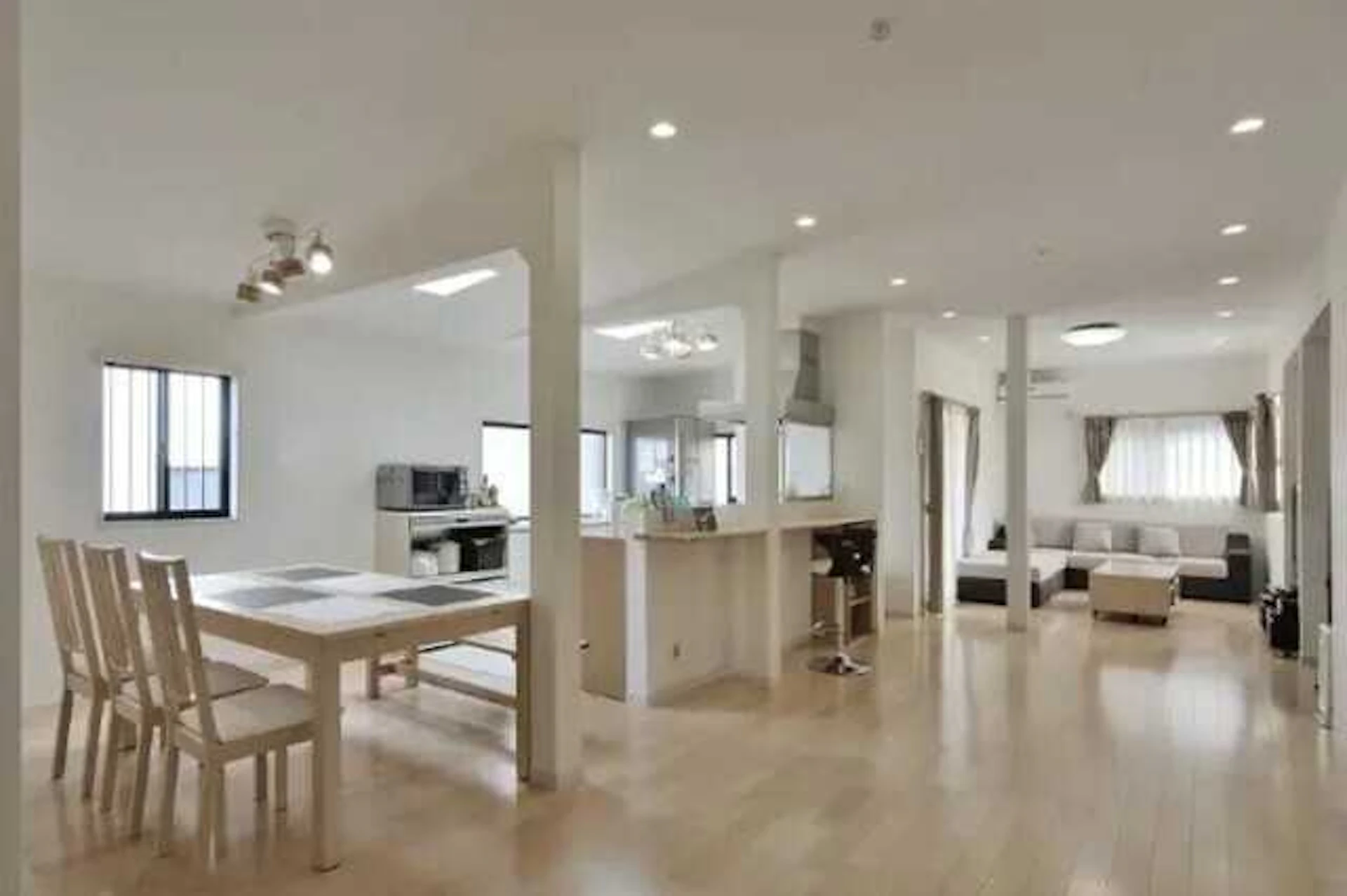 5部屋をつなげて広々としたLDKに