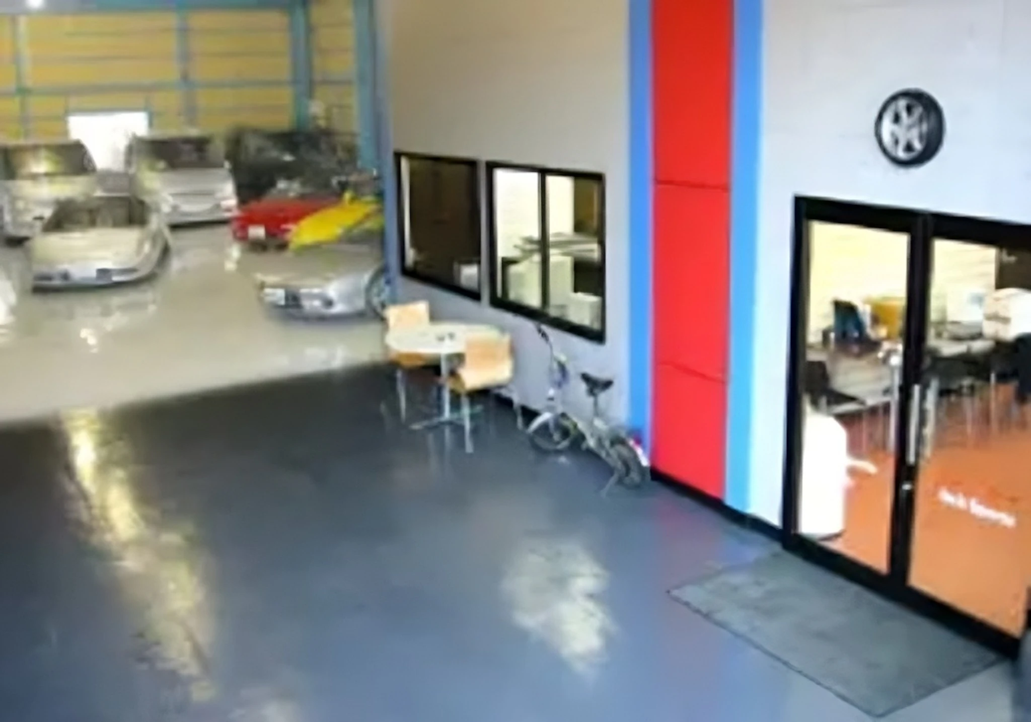 事例3: 倉庫内に事務所をリノベーションで新設