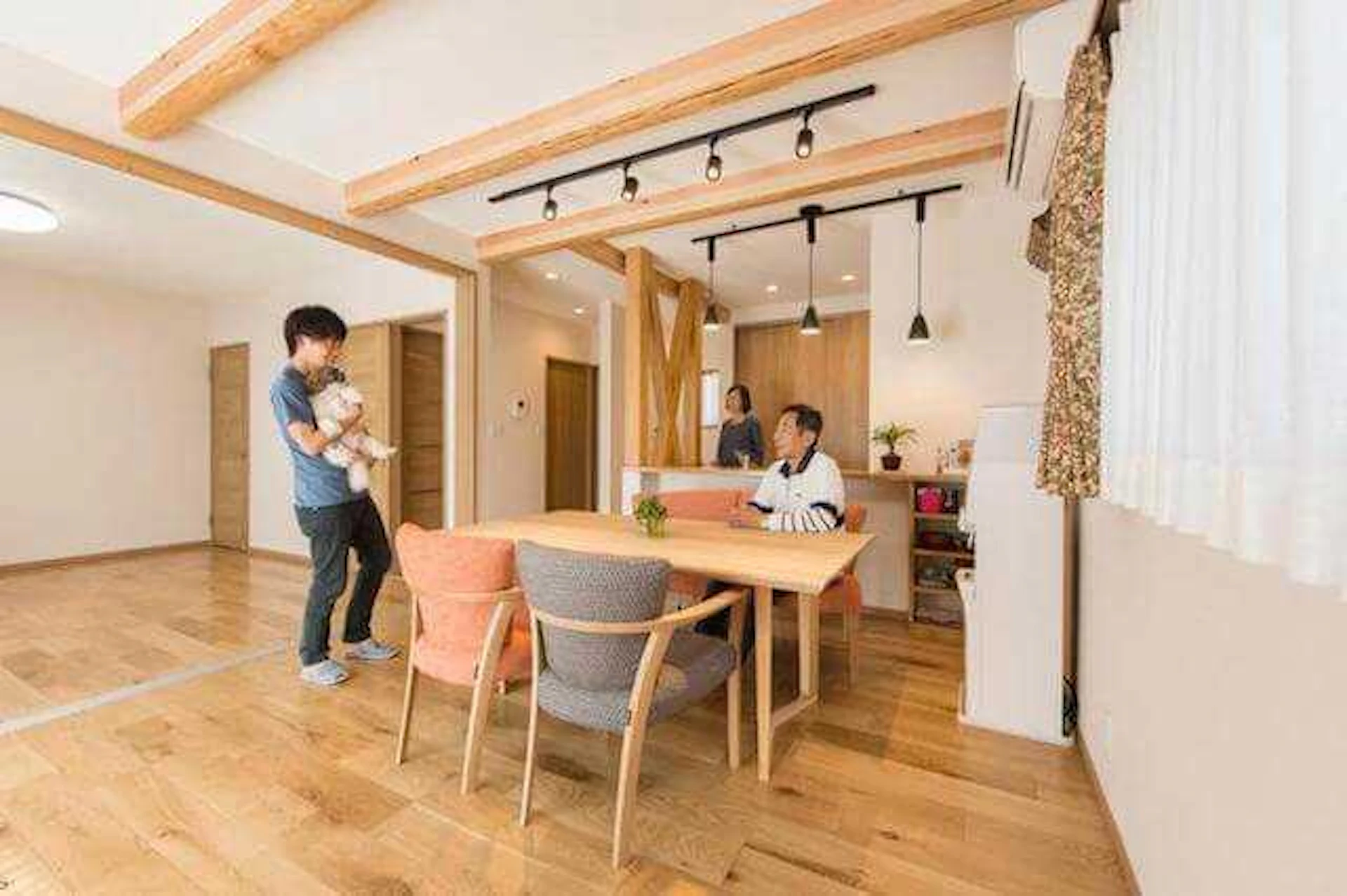 サムネイル:デザインリフォーム・リノベーションを解説!会社の探し方やよくある質問もご紹介