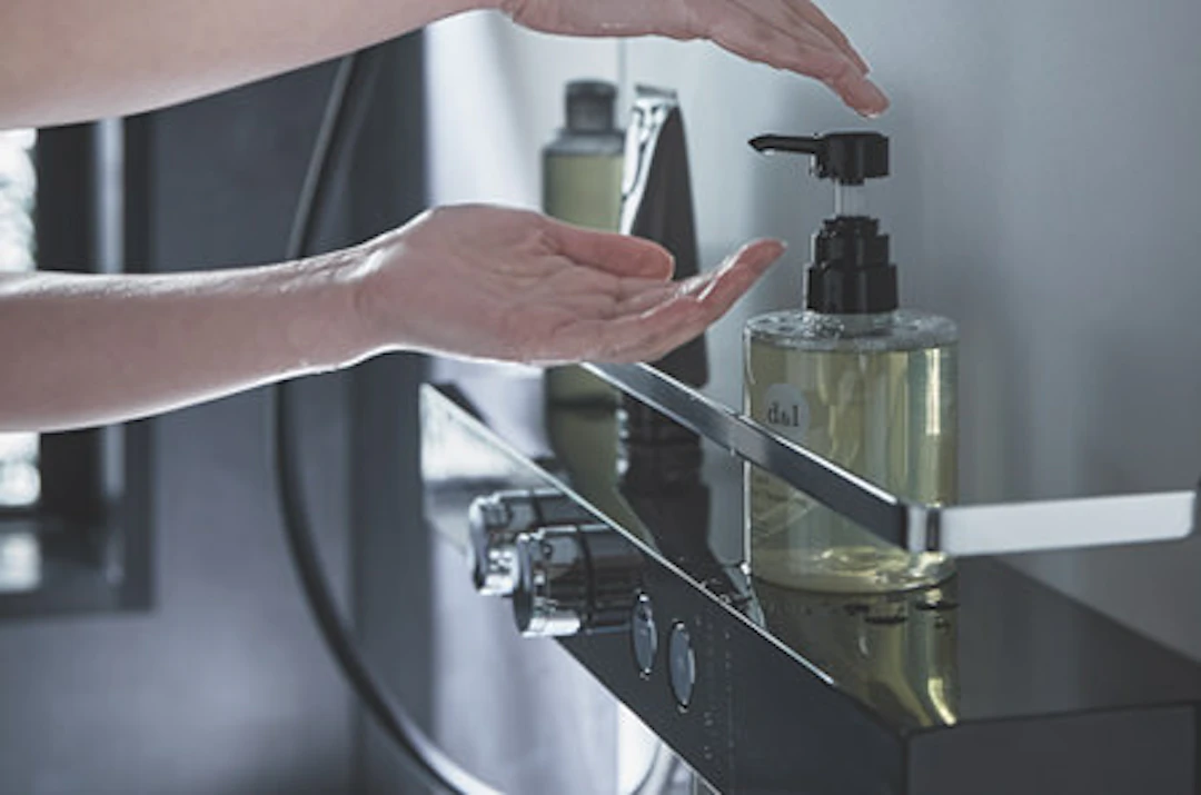 水栓と収納が一体となっているズコピカシェルフ水栓