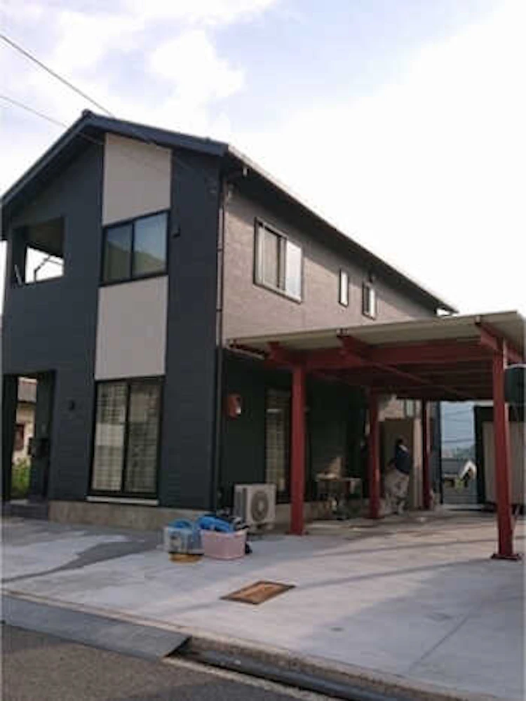 床が傾いていた中古住宅を建て替え