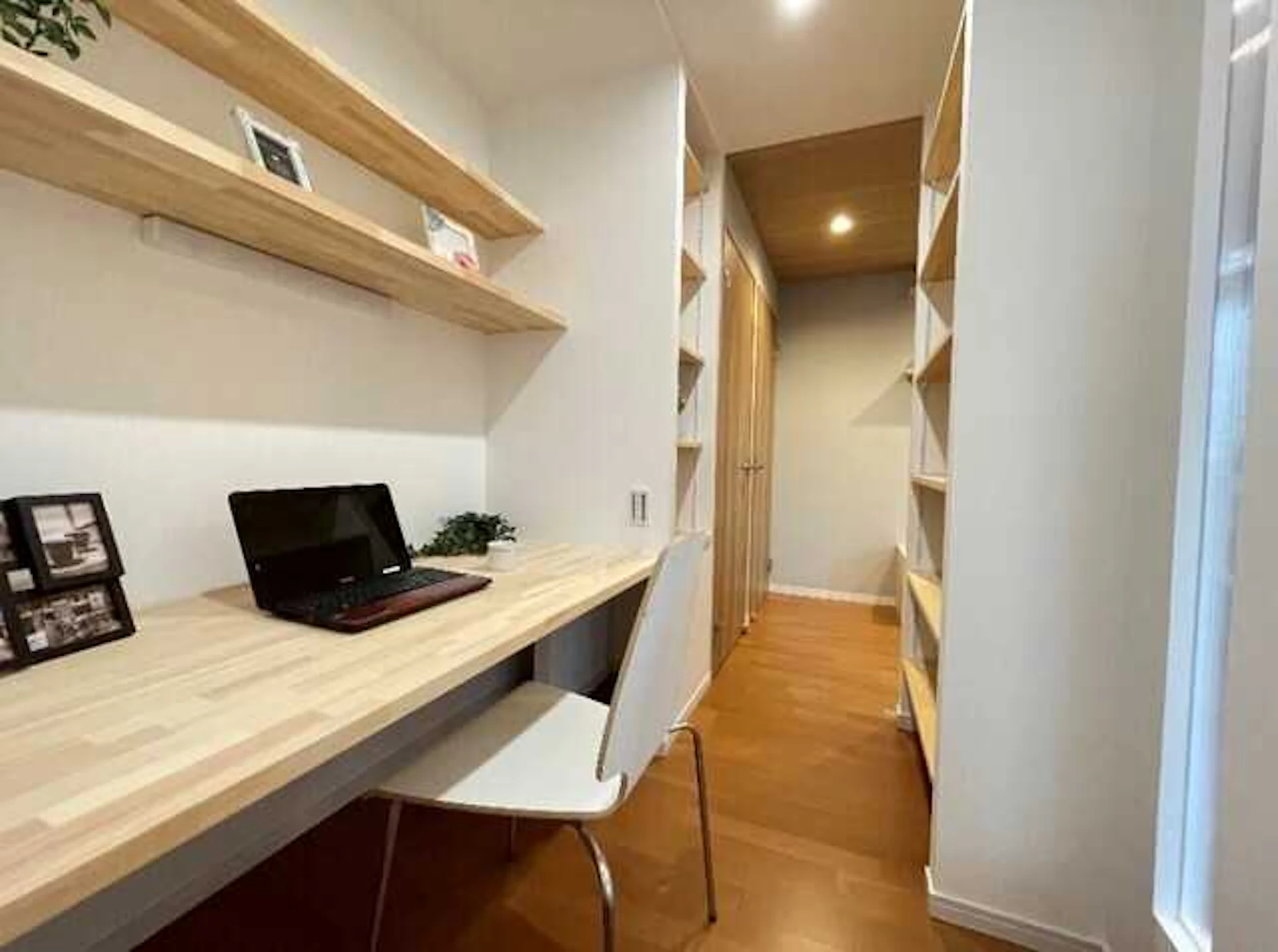 事例5:和室の押入れを書斎にリフォーム