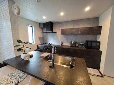 【250〜300万円】格好いいキッチンスタイルにリフォーム