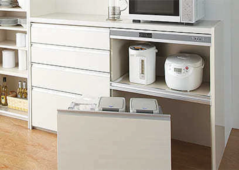 ゴミ箱は、シンク下や収納ユニットに隠すことも可能