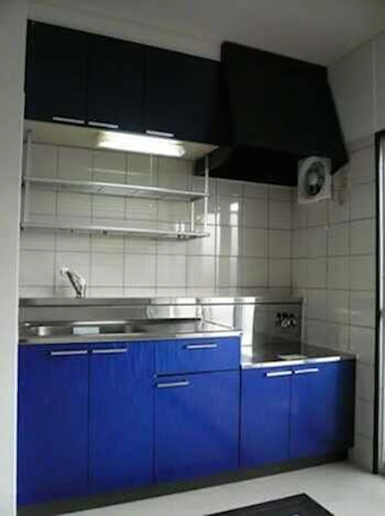 濃いブルー×ブラックでシックに