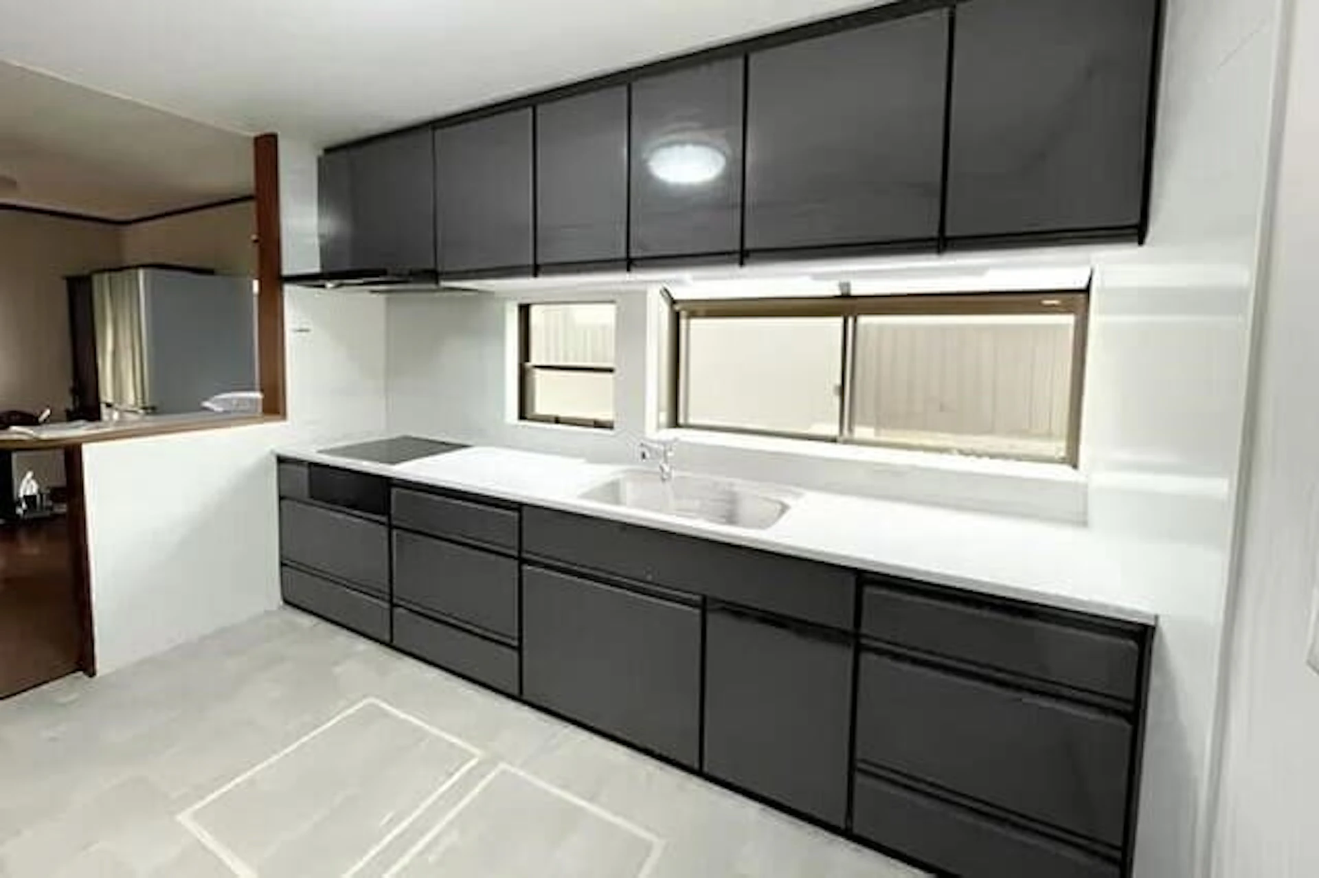 タカラスタンダード/モノトーンカラーで、シックで落ち着いた雰囲気のキッチン