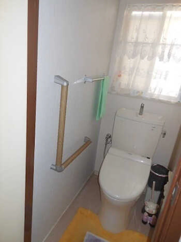 事例1 介護保険を使ってトイレに手すりを設置