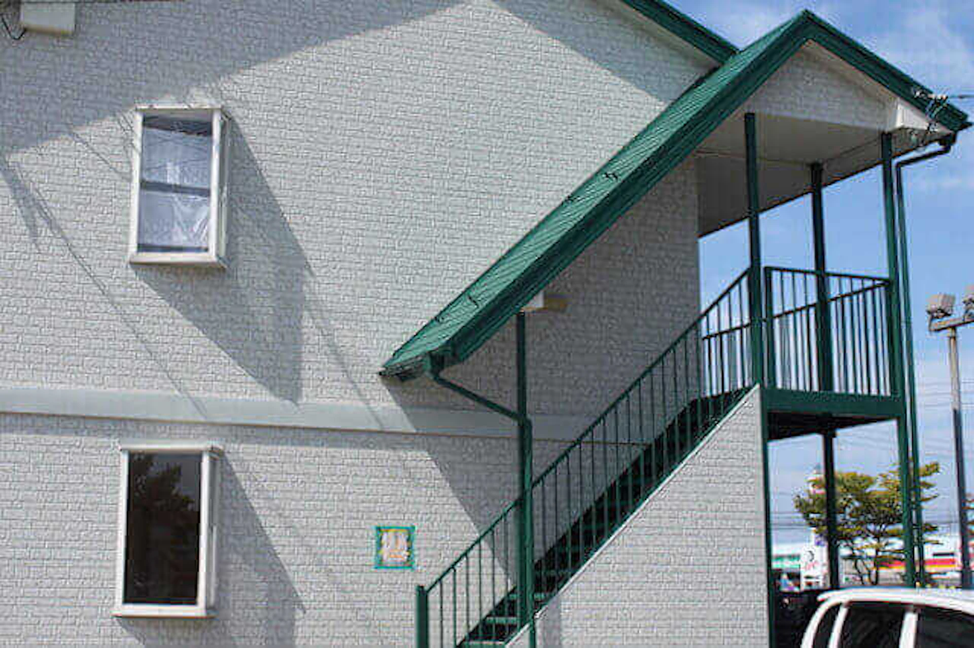 ⑨外階段の雪対策には屋根の増設
