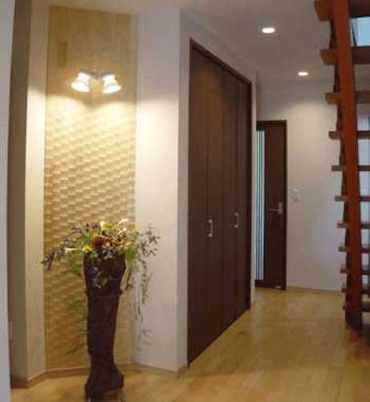 玄関の壁紙クロスの選び方・張り替えの値段・おしゃれな施工例をご紹介