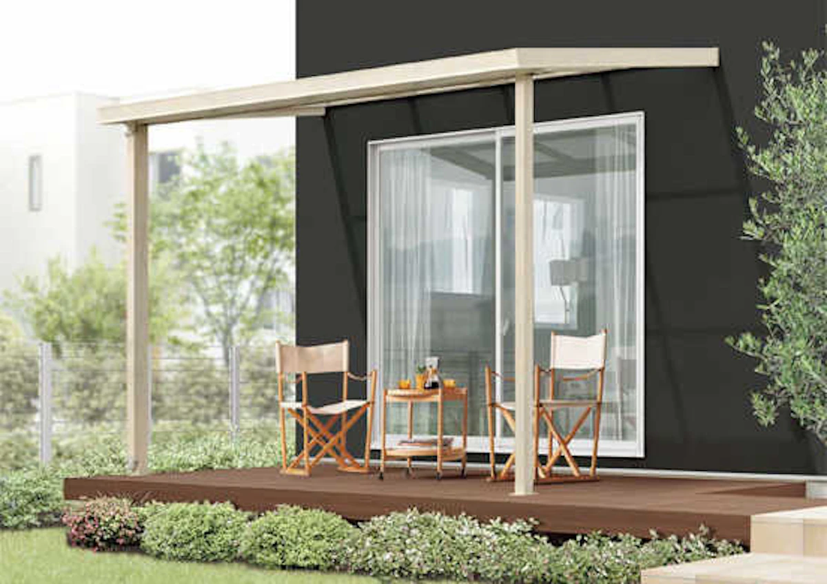 樹脂・人工木のウッドデッキの魅力って？天然木との違いを比較！