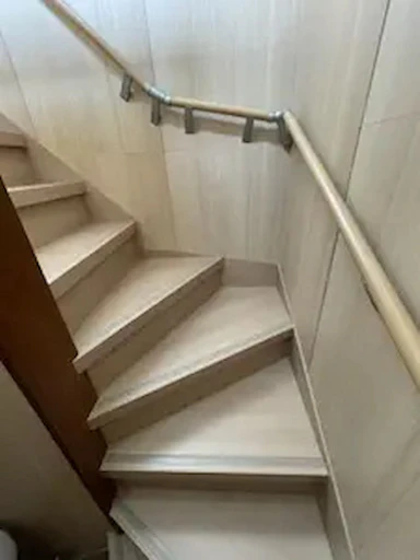 [130万円]新築のような仕上がりの階段