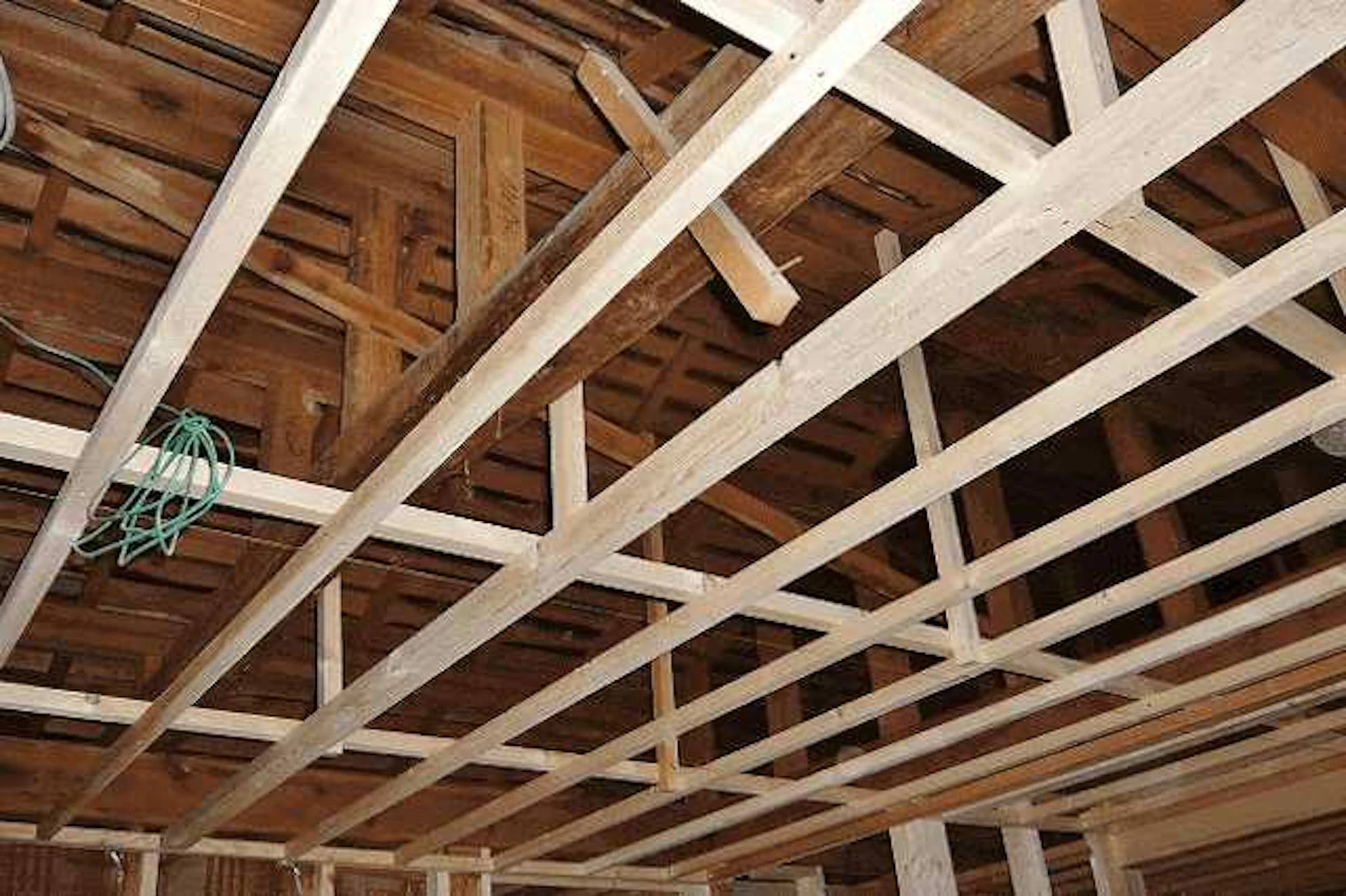 ⑦築年数が経過した建物は耐震補強も検討を