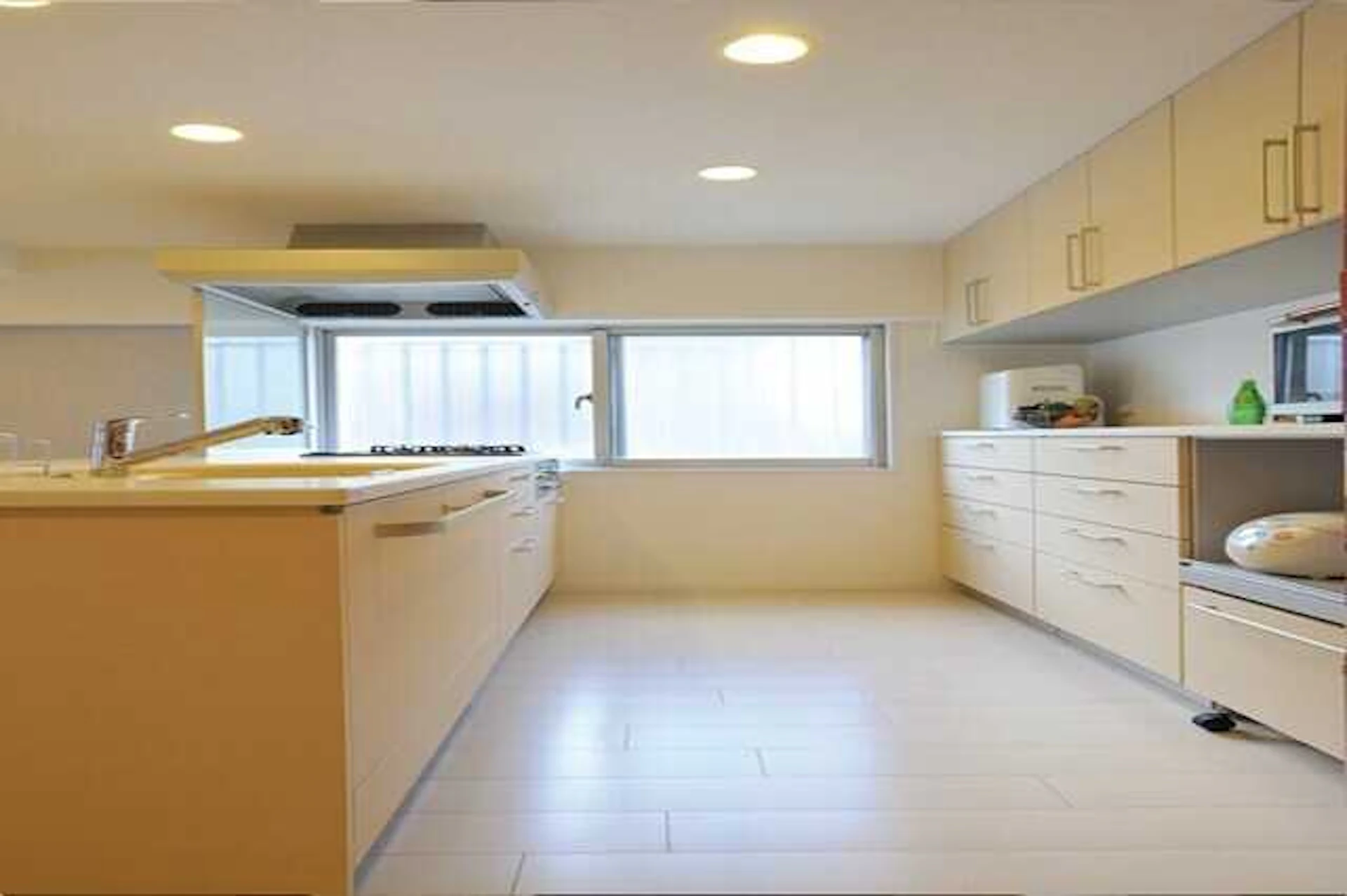 キッチン背面・壁面収納リフォームの費用＆ポイント！DIYする場合の方法もご紹介