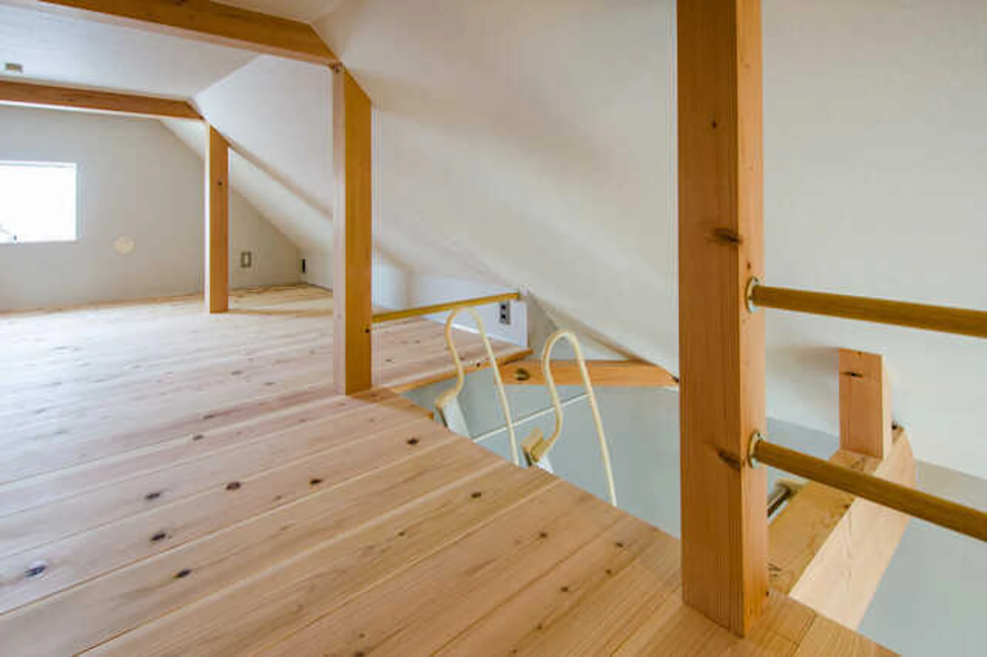 吹き抜けを塞ぐ・部屋に変更するリフォームは可能?費用・実例・注意点