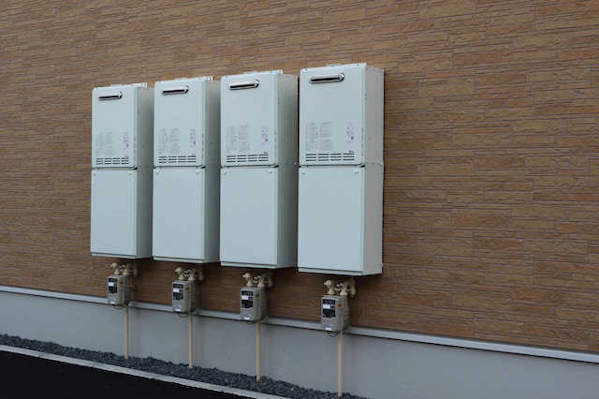 給湯器が凍結する3つの原因と対処法|凍結防止対策や修理費用も解説