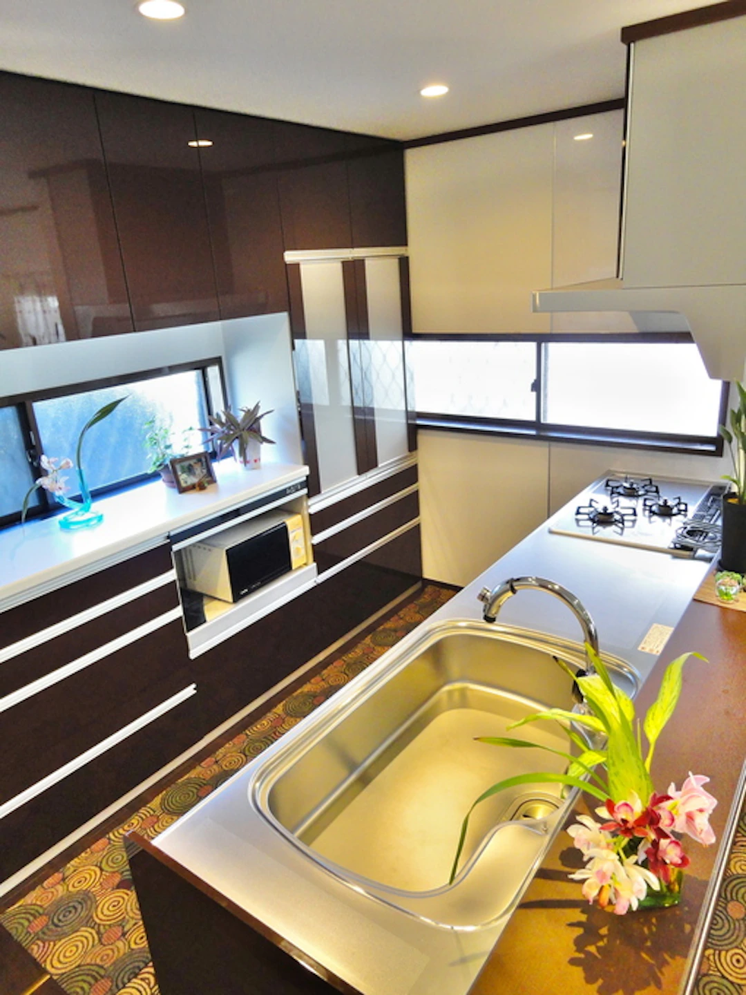 事例2:大人な対面キッチンに