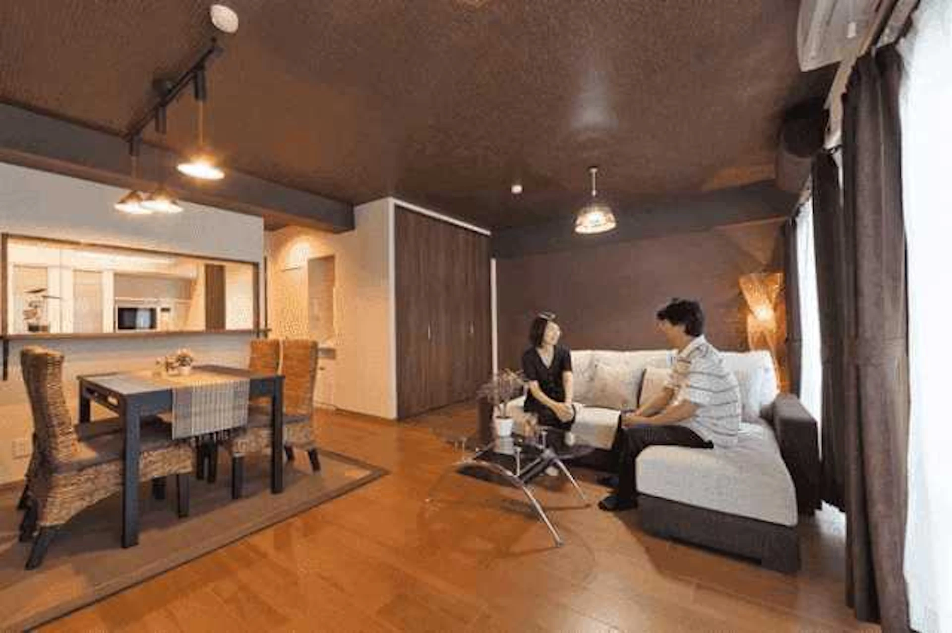 リビングの壁紙の選び方とは?リフォーム価格・おすすめコーディネート例7選+α