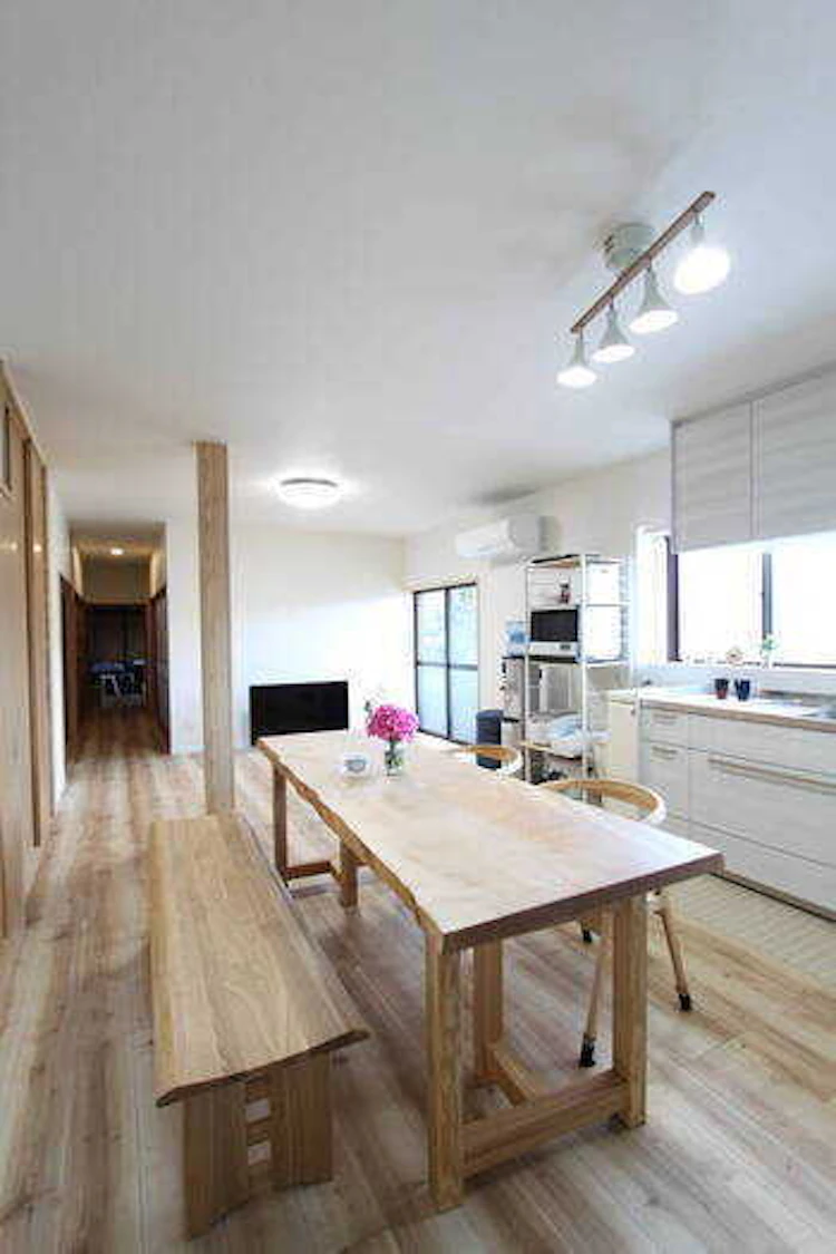 事例2：明るく清潔感のあるキッチンに