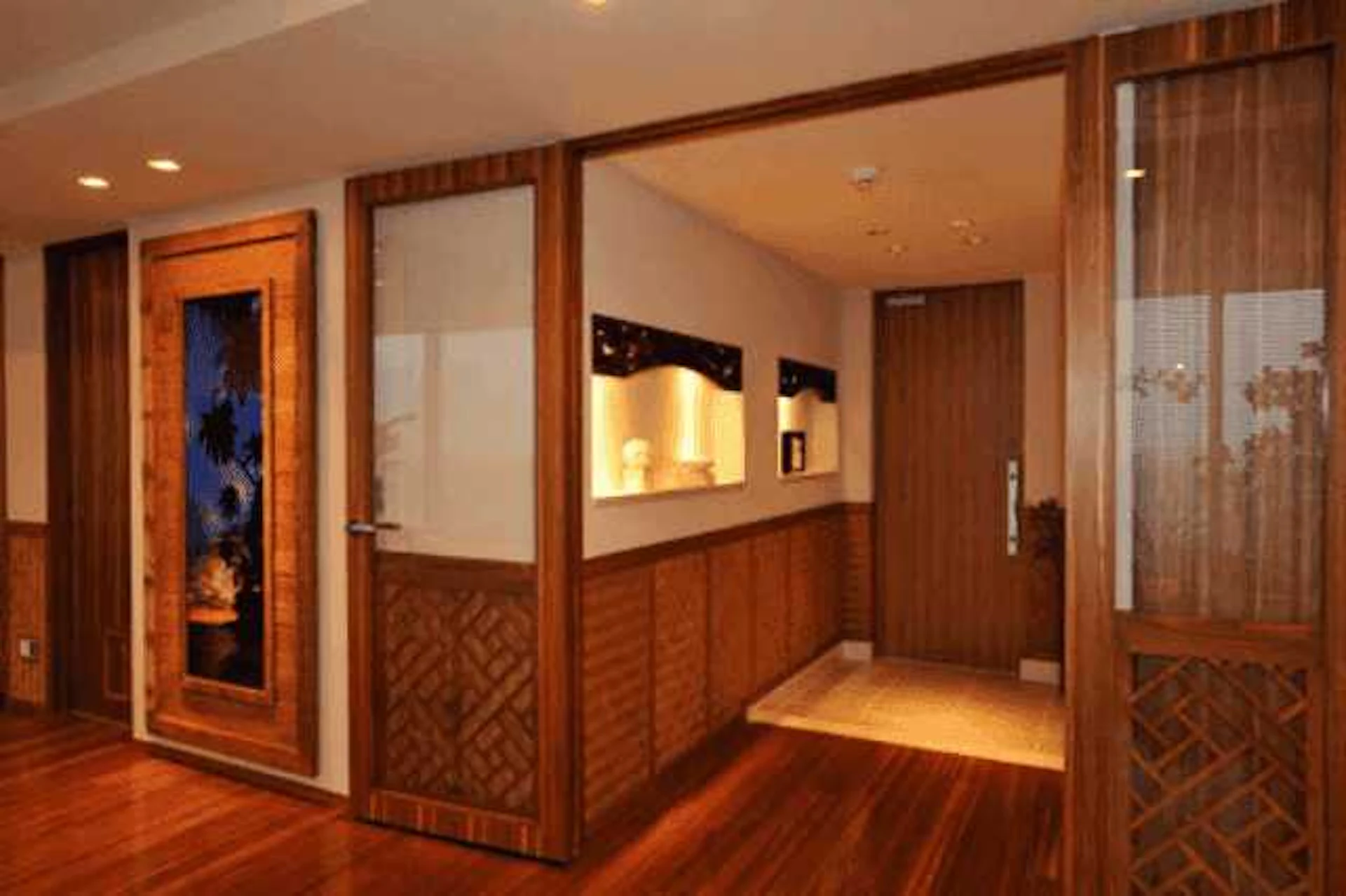 玄関の壁紙クロスの選び方・張り替えの値段・おしゃれな施工例をご紹介