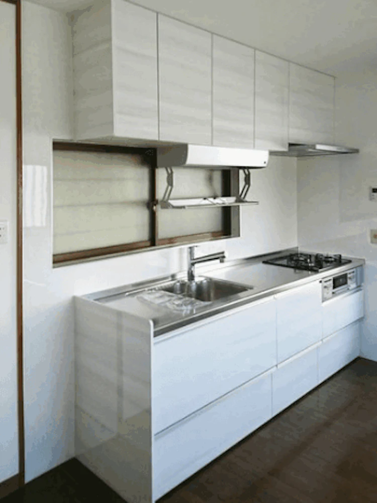 事例3 昇降式の吊り戸棚で作業しやすく