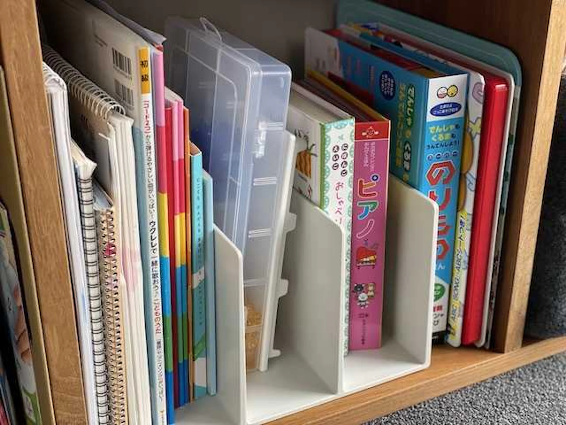 収納例①:絵本コーナーは、細かく仕切る