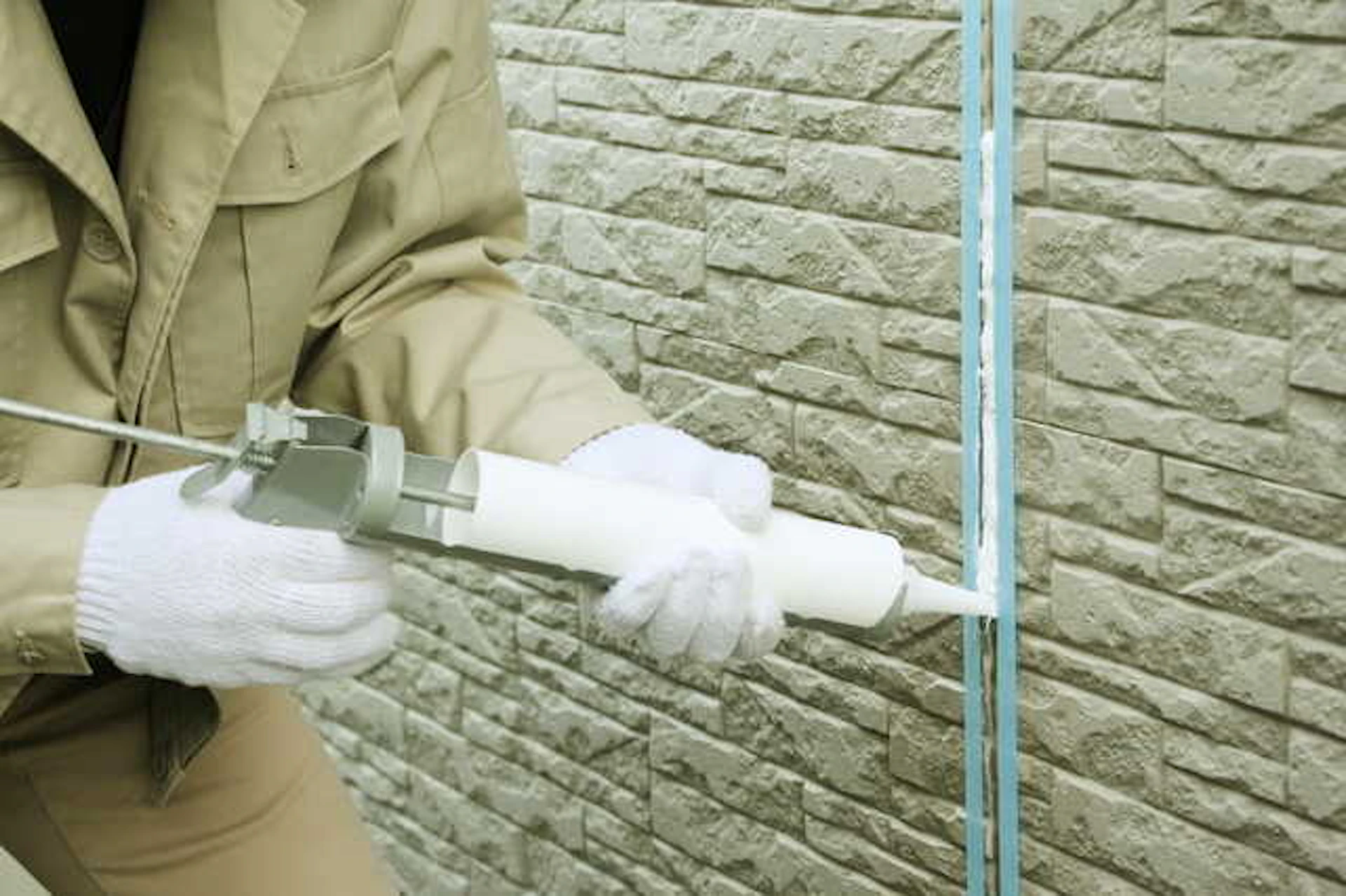 約10年に一度は、コーキング(シーリング)の打ち替えを