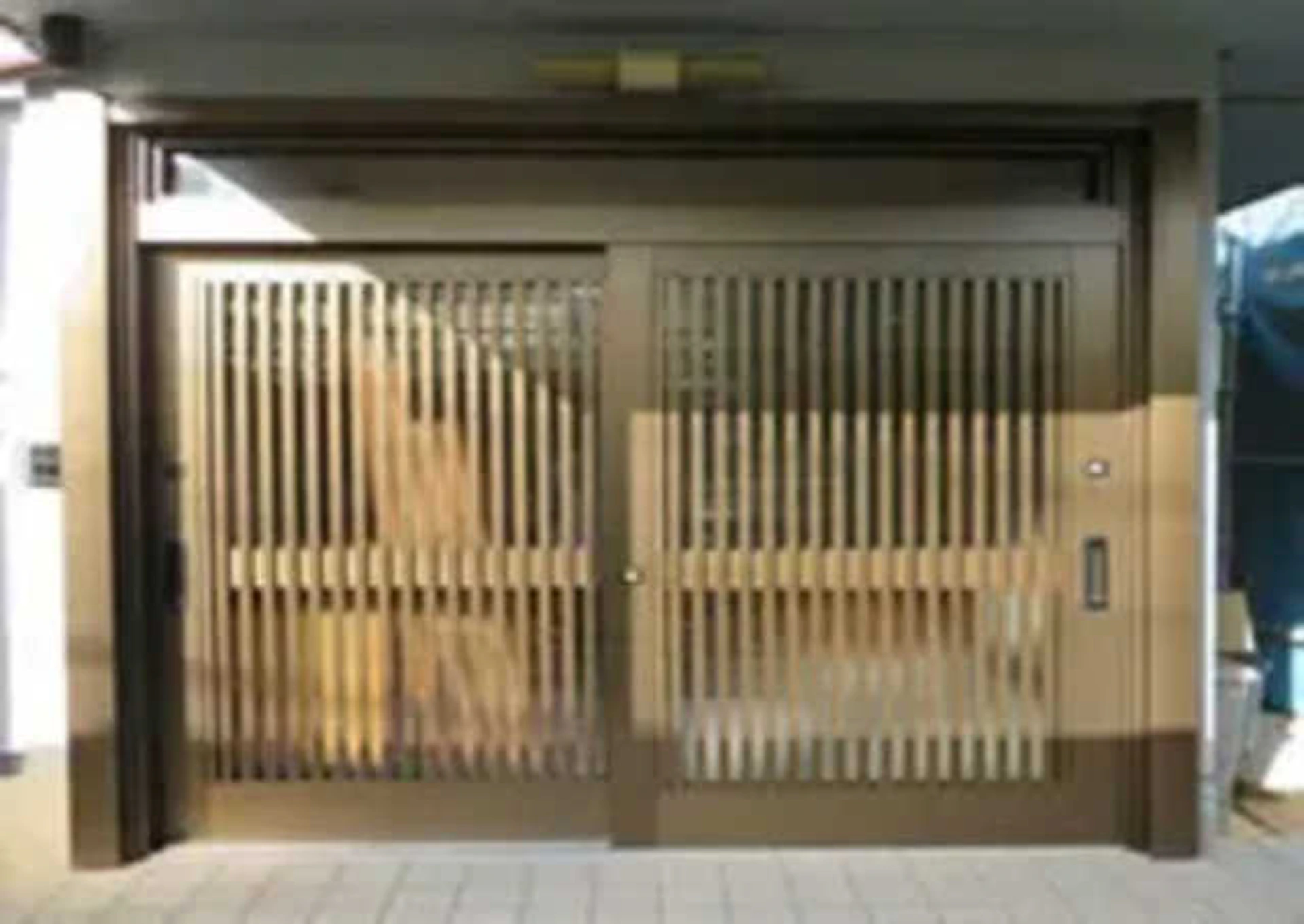 事例2：日の光がしっかりと入る玄関に