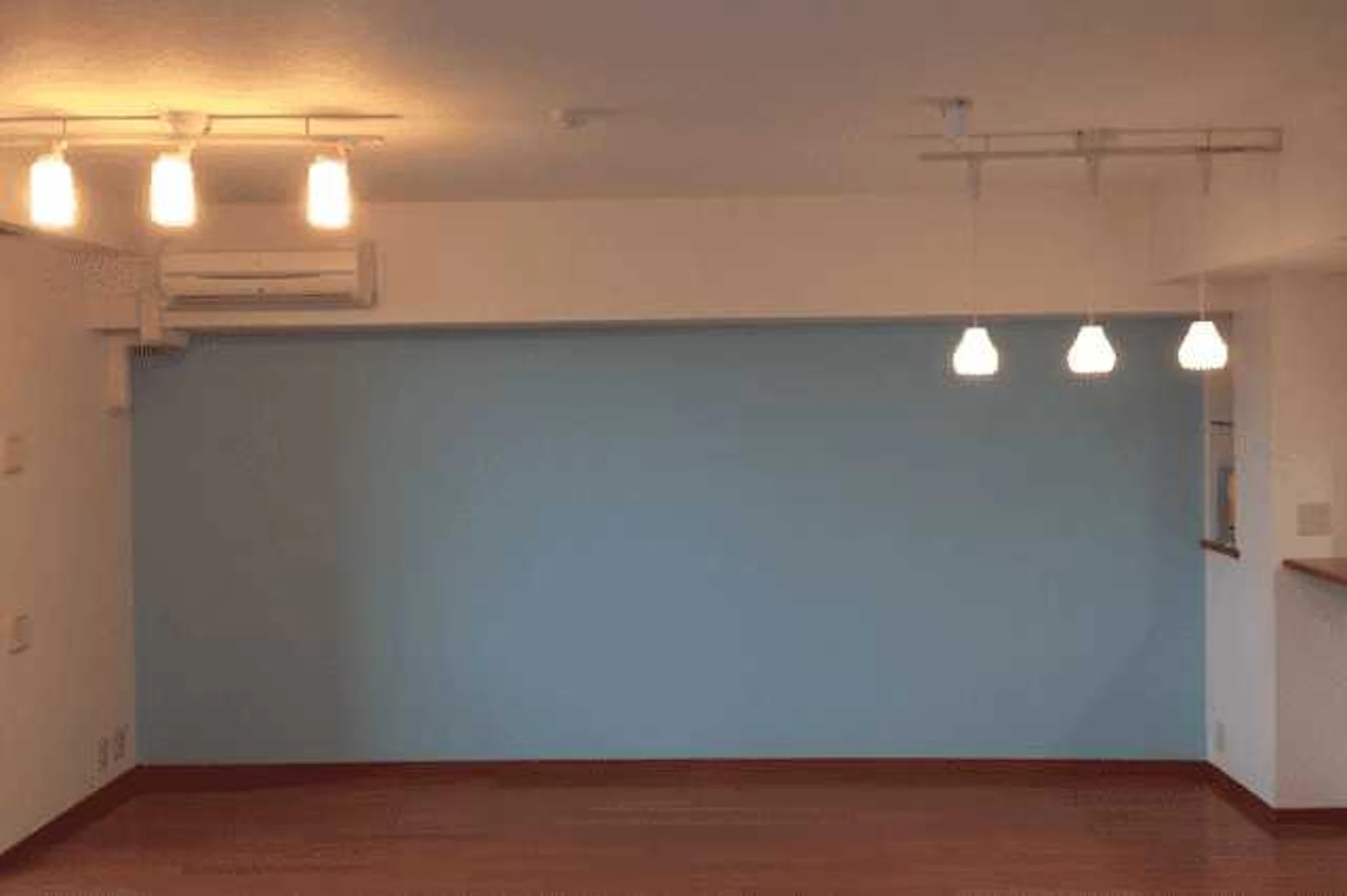 リビングの壁紙の選び方とは?リフォーム価格・おすすめコーディネート例7選+α