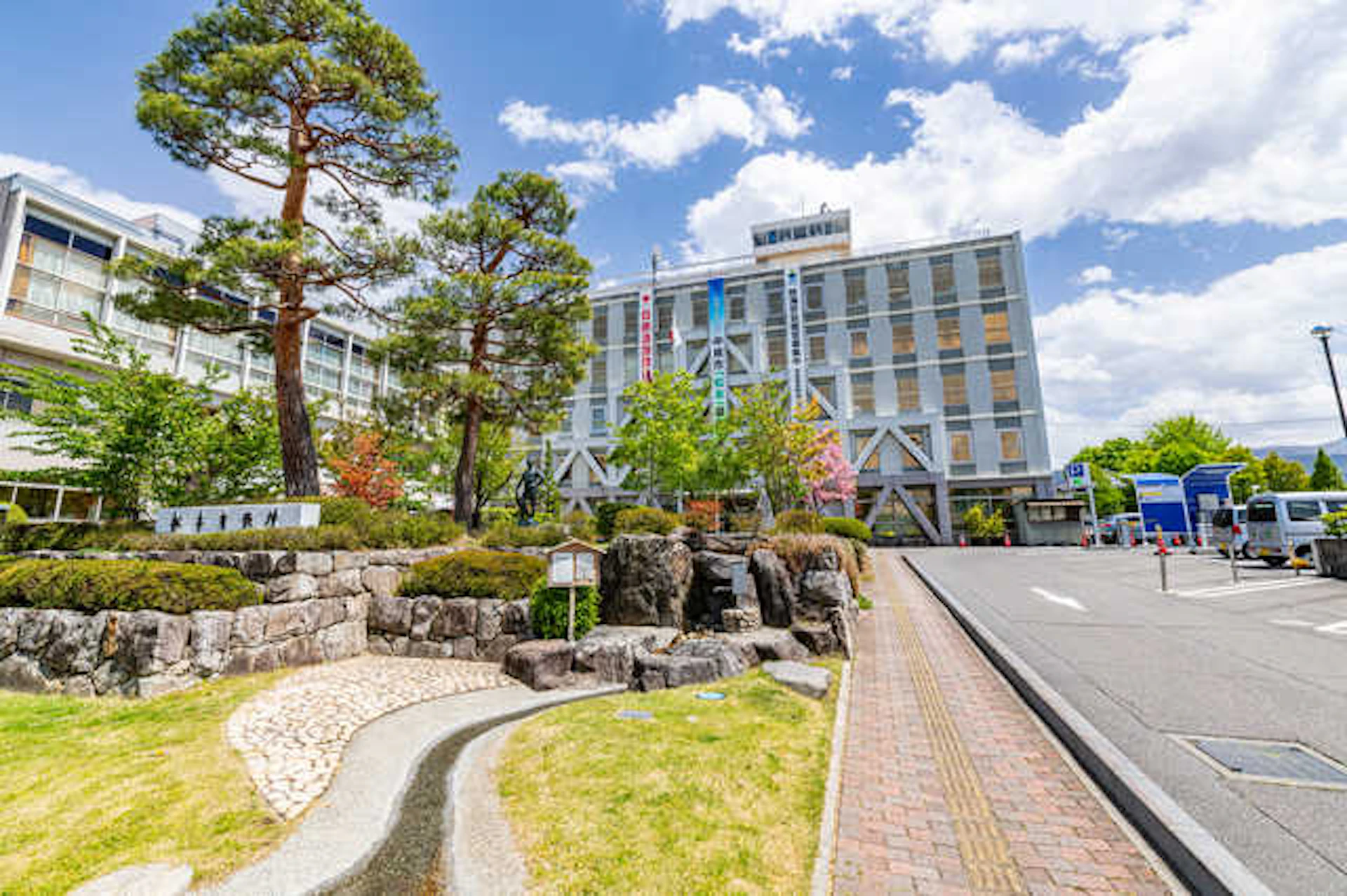 解体する建物がある自治体に申請する