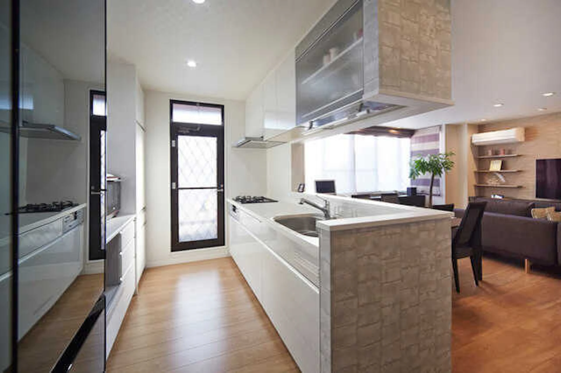 事例3 レンガ調のアクセントクロスでおしゃれに