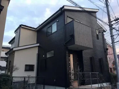 外壁塗装でモノトーンシックな住宅へ