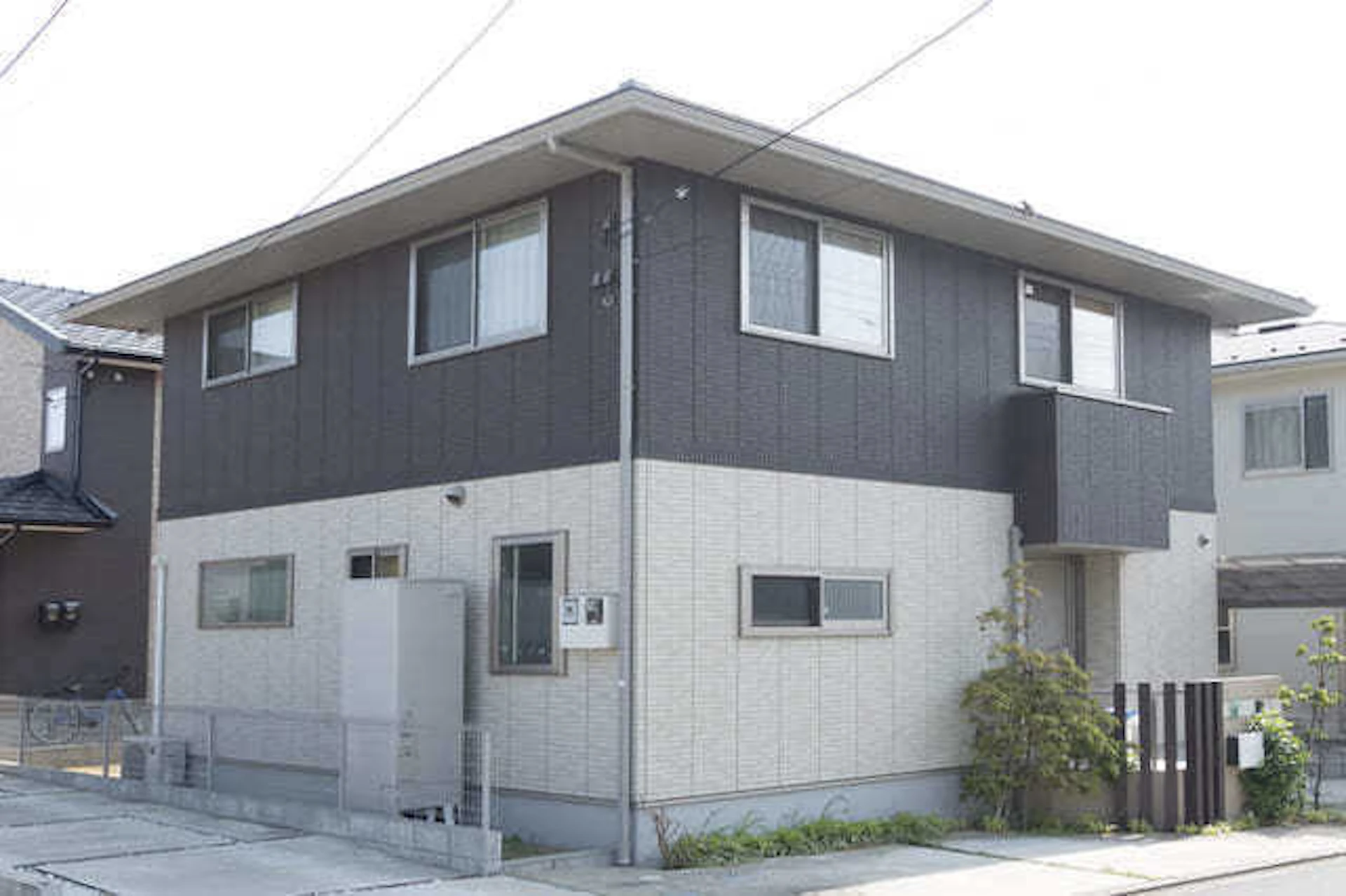 外壁が2トーンの家