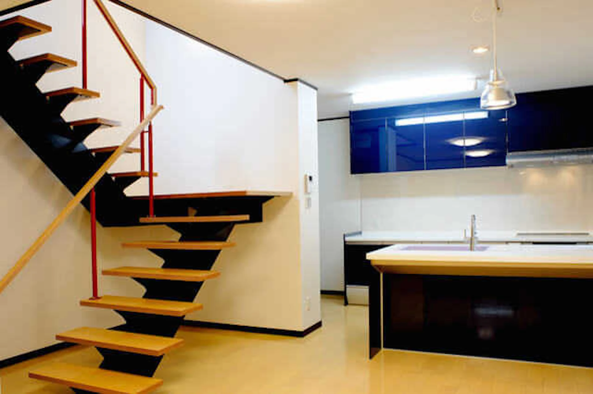 スケルトン階段のリフォーム価格・おすすめメーカー!メリット/デメリット/注意点と実例5選もご紹介