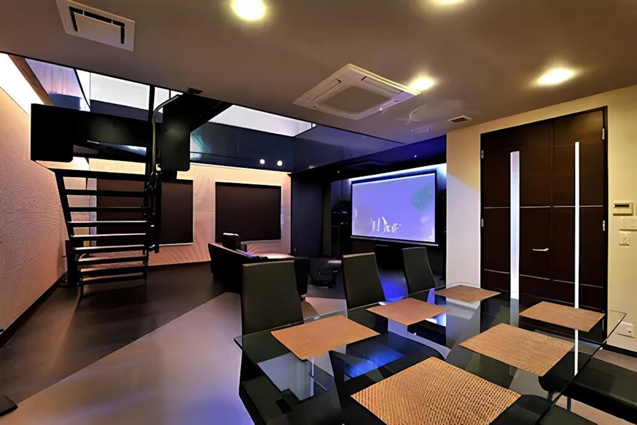 オフィスビルを全面リフォームして高級ホテルのような家に