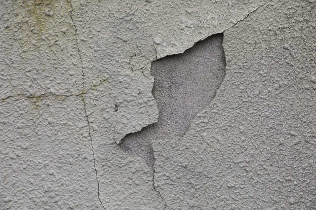 外壁塗装が劣化する原因と塗料の耐用年数