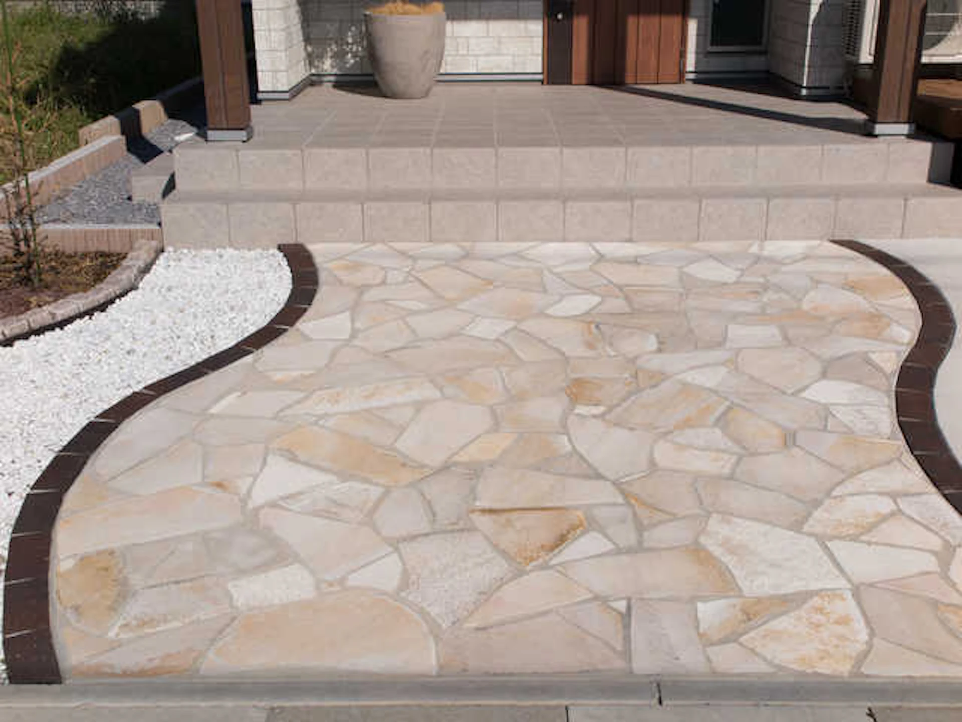 サムネイル:アプローチによく使われる天然石の種類とは？